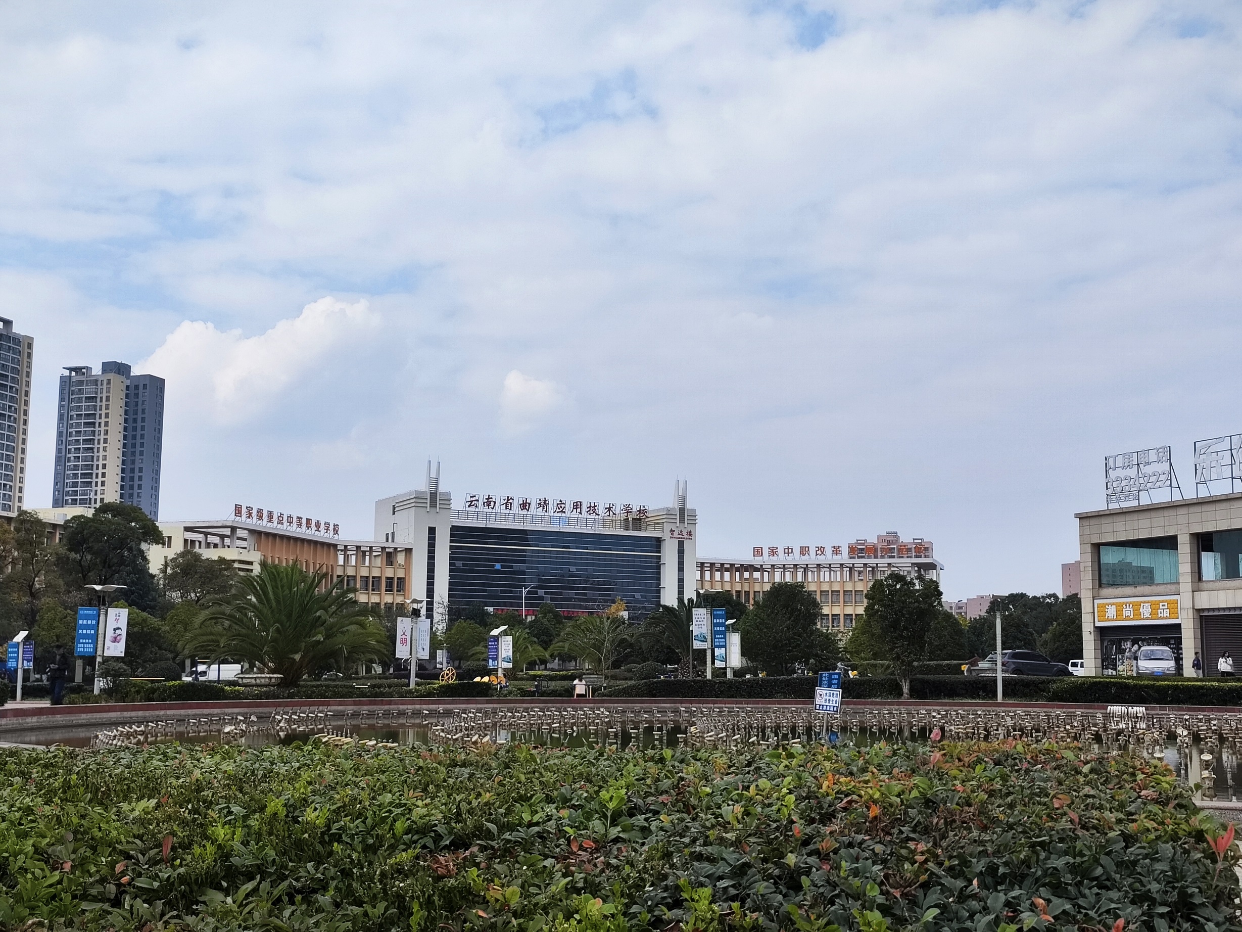 曲靖应用大门.jpg
